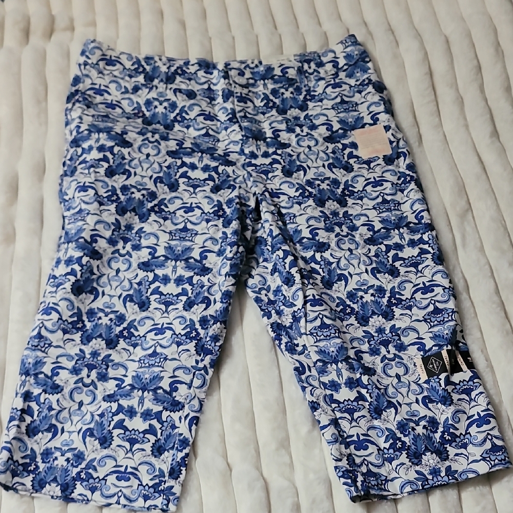 St. John's Bay Blue and White Patterned Capris